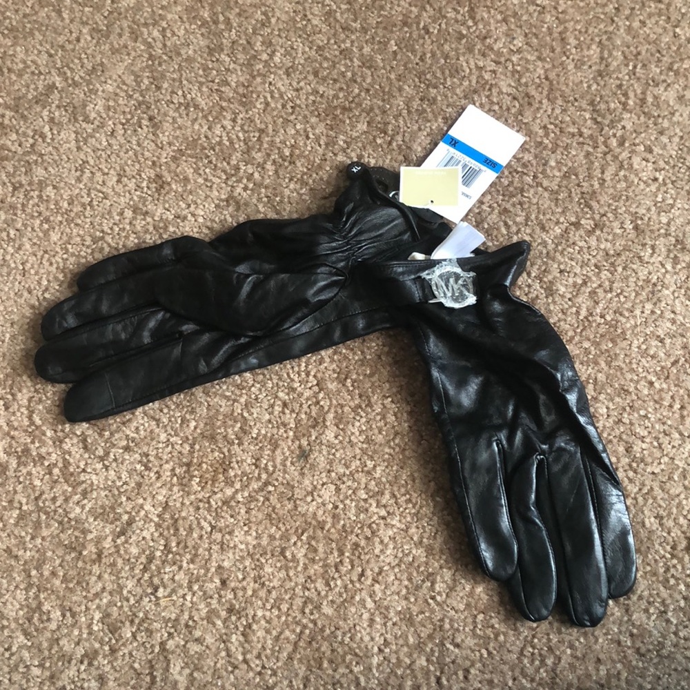 Micheal Kors Black Tech Touch Leather Gloves